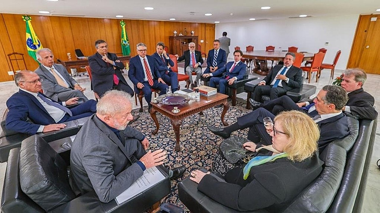 Rosa, Toffoli, Barroso, Lira e Veneziano estão em reunião de Lula e governadores