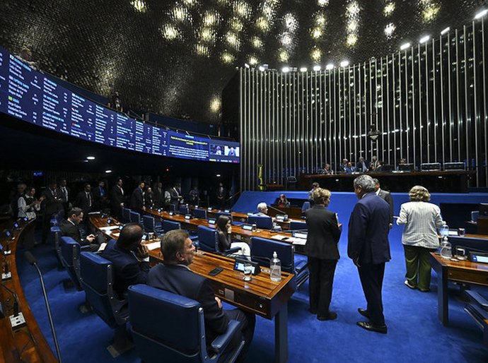 Mesmo com alerta da CNM sobre impacto de R$ 70 bi, Senado aprova aposentadoria especial para ACE e ACS