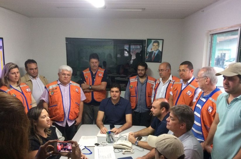 Prefeito Rui Palmeira coordena os trabalhos da Defesa Civil em Maceió