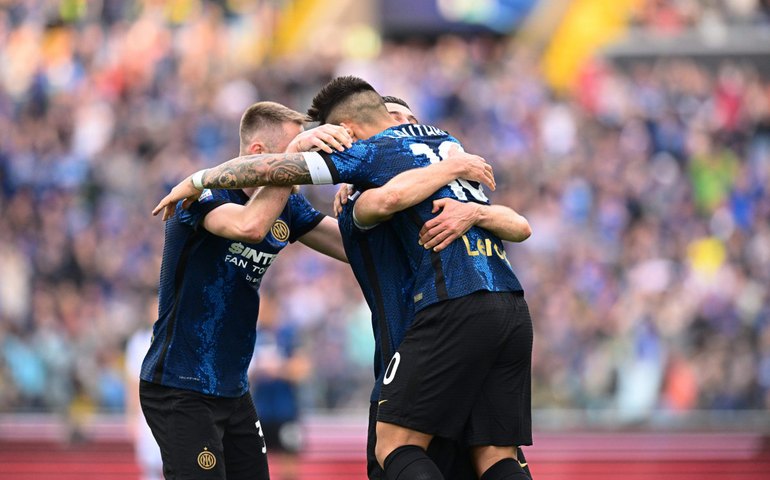 Inter derrota Udinese e mantém perseguição ao Milan pelo título na Itália