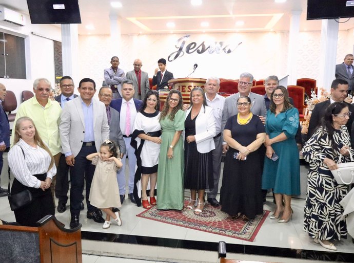 Tia Júlia, Júlio Cezar e secretários prestigiam culto em ação de graças aos 136 anos de Emancipação Política de Palmeira
