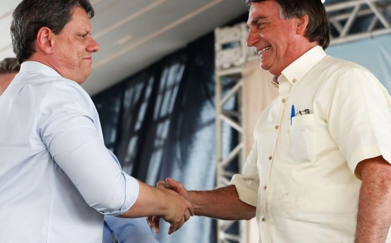 Ao lado de Bolsonaro, Tarcísio participa de almoço com mulheres em SP
