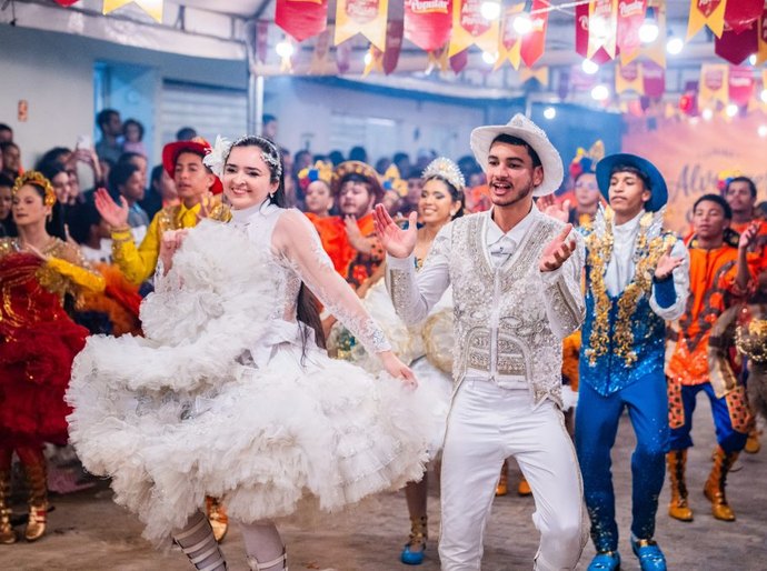Arraiá Cavacultura reúne tradição, música e quadrilhas em noite de celebração