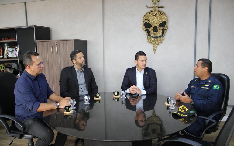 Delegado-geral recebe novo comandante da Marinha em Alagoas