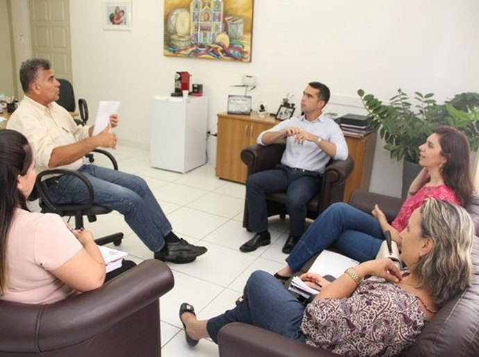 Secretário Rafael Brito discute nova abordagem para Programa Amigo Trabalhador
