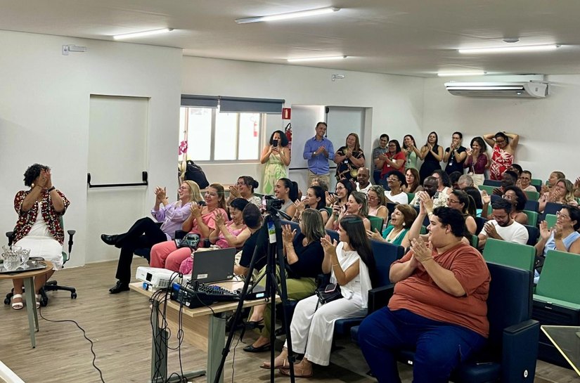 Bárbara Lima defende memorial e se torna a primeira egressa da Fonoaudiologia a conquistar o título de professora titular na Uncisal