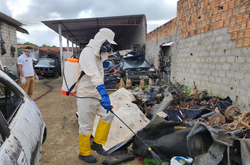 Prefeitura de Penedo realiza borrifação de larvicida como técnica de combate à dengue