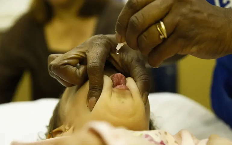 OMS confirma pólio em bebê de 10 meses na Faixa de Gaza