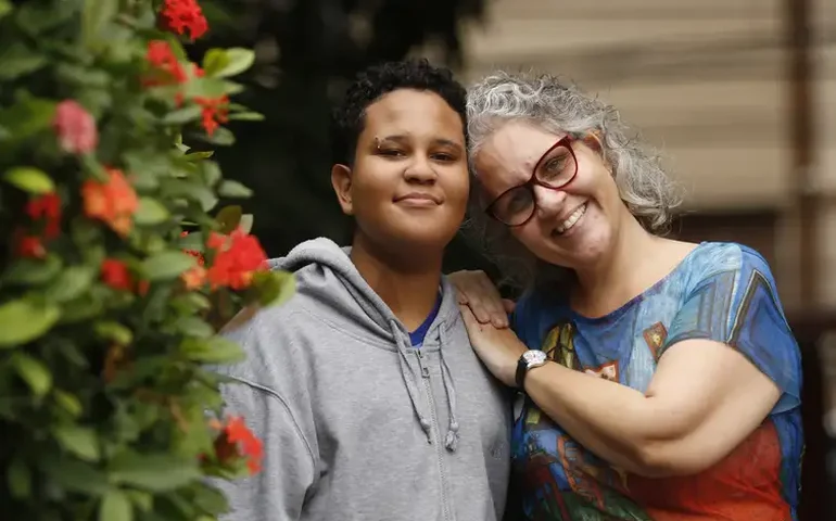 Mães de pessoas trans encontram caminho de inclusão e acolhimento no esporte