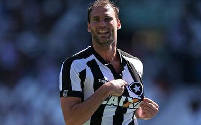 Botafogo anuncia a rescisão de contrato do zagueiro argentino Joel Carli