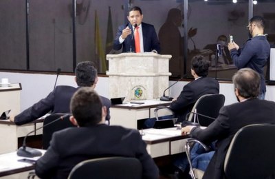 Prefeito Júlio Cezar apresenta pacote de intenções para o município na Câmara de Vereadores