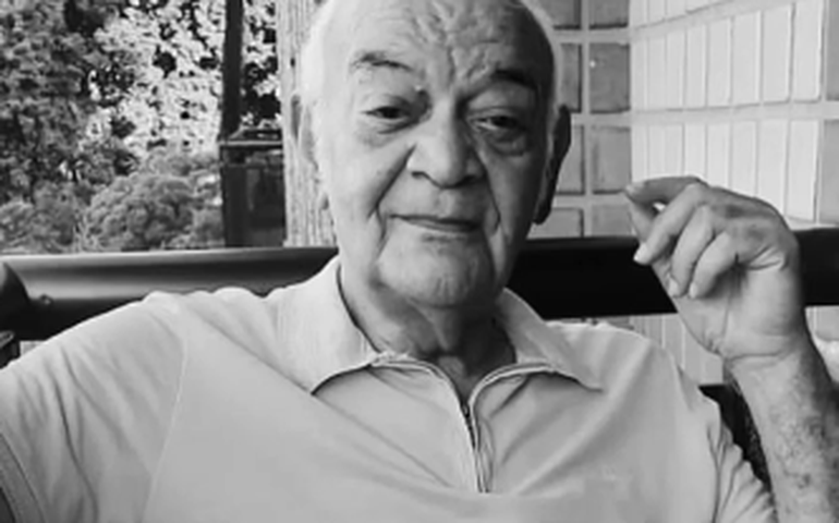 Morre José Santana, dublador de Chuck Norris e de personagens de 'Os Simpsons', aos 83 anos