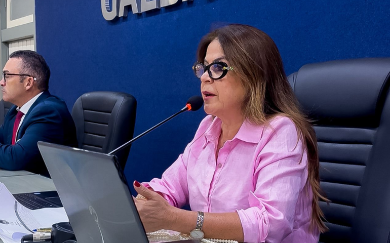 Vereadora Silvania Barbosa enaltece carreira de Marluce Caldas em discurso na Câmara