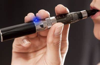 Pesquisa mostra que jovens entre 16 e 24 anos são os principais usuários de cigarros eletrônicos no Brasil