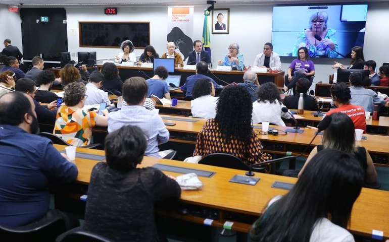 Debatedores reivindicam aprovação de PEC que cria tarifa zero no transporte público