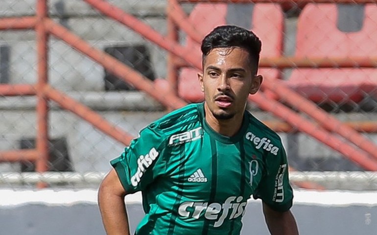 Michel Alves confirma interesse em Alanzinho e revela sondagem do Santos por Bidu