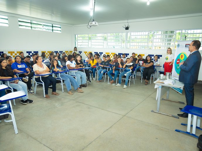 Bullying é crime: alunos do Cepa participam de palestra com juiz do TJAL