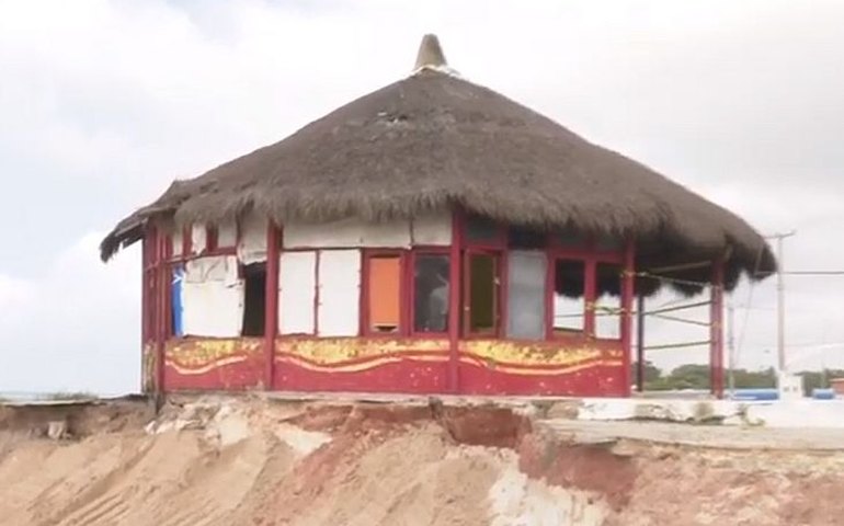 Outra barraca é interditada e será demolida na orla de Maceió
