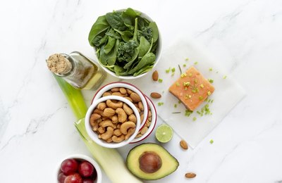 Nutricionista lista alimentos poderosos que ajudam no bem-estar e aliviam o estresse