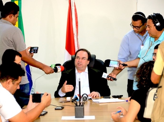 Governo anuncia concurso para 850 vagas na rede estadual de ensino