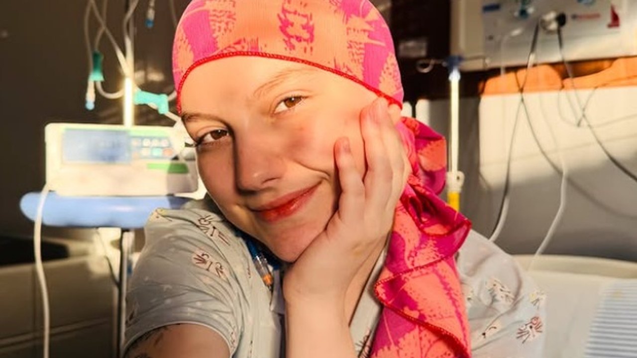 Morre Isabel Veloso, influencer de 19 anos que enfrentava câncer terminal