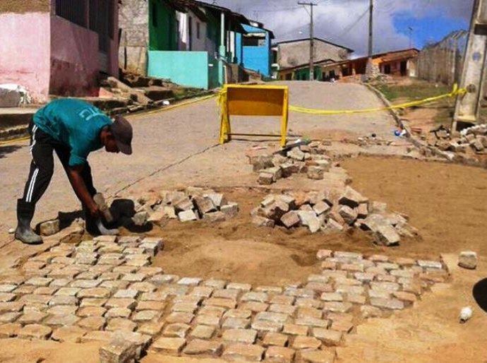 Prefeitura de Anadia realiza recuperação de calçamento de várias ruas