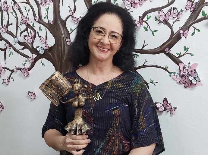 Perita Criminal alagoana recebe o prêmio Mulheres que Escrevem Alagoas