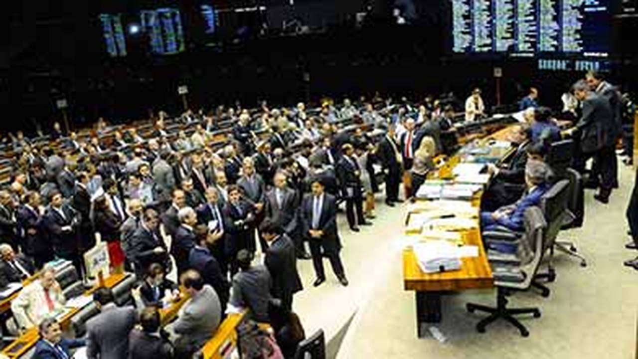 Congresso deve votar diretrizes orçamentárias para 2015 na terça