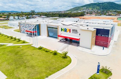Prefeita Tia Júlia realiza visita técnica às obras do Hospital Regional de Palmeira dos Índios