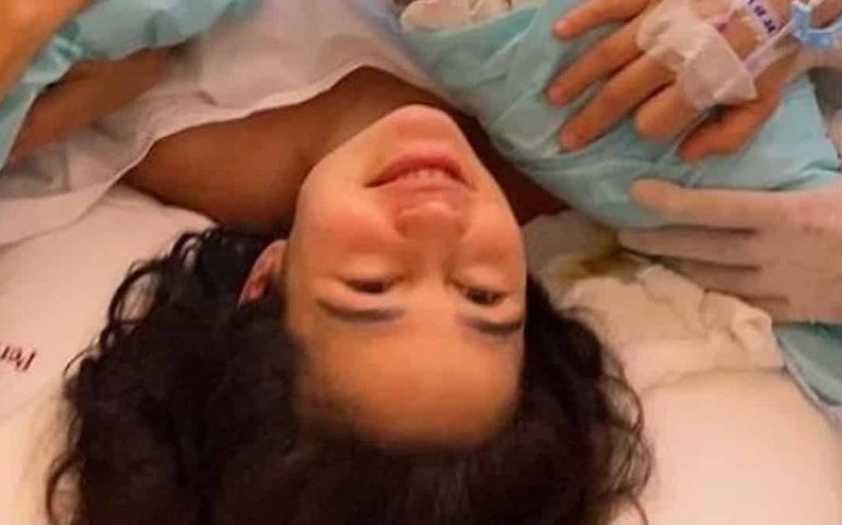 Nanda Costa compartilha relato de parto das gêmeas: &#8216;faria tudo de novo&#8217;