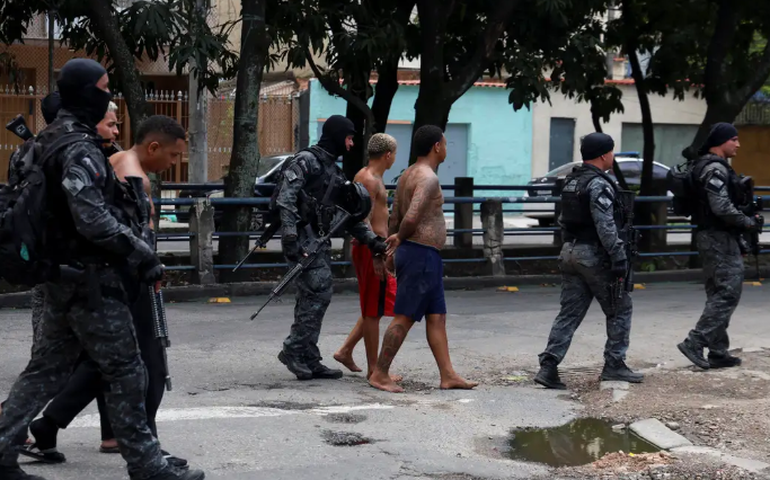 'São heróis da sociedade', diz secretário da PM sobre policiais mortos em operação no Alemão e na Penha