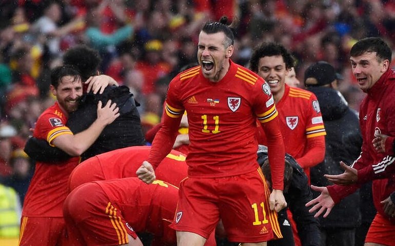 País de Gales derrota Ucrânia e volta à Copa do Mundo após 64 anos