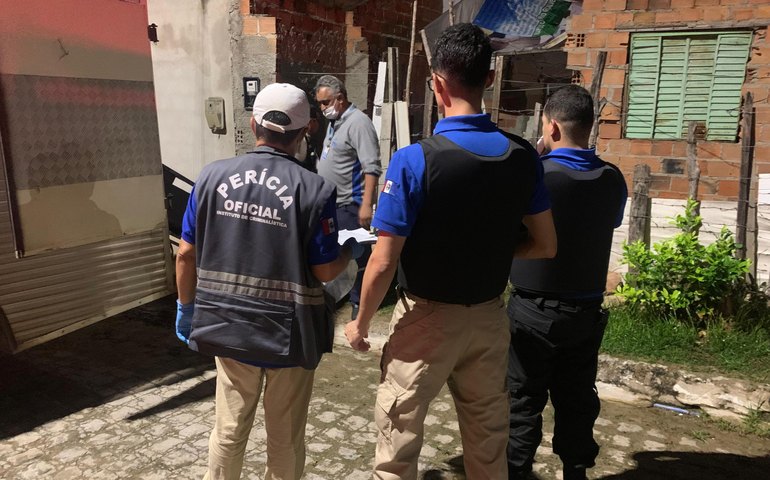Perícia encontra vestígios que podem levar a autoria de crime em Delmiro Gouveia