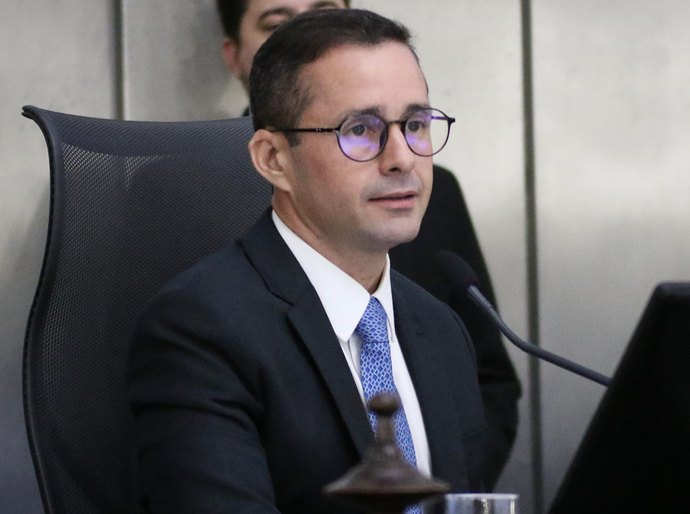 Bruno Toledo parabeniza Cajueiro pelos 66 anos de emancipação política