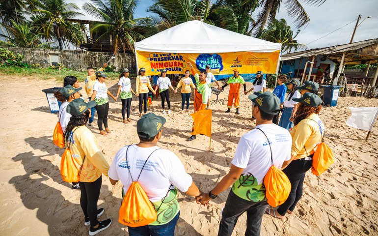 Dia Mundial da Limpeza: Prefeitura promove mutirão de limpeza na orla da capital
