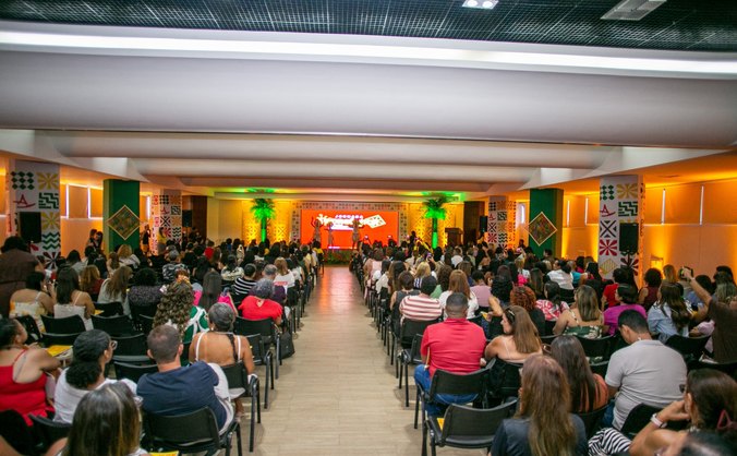 Outros temas relevantes também integram a programação, que prossegue ao longo do dia e da terça-feira