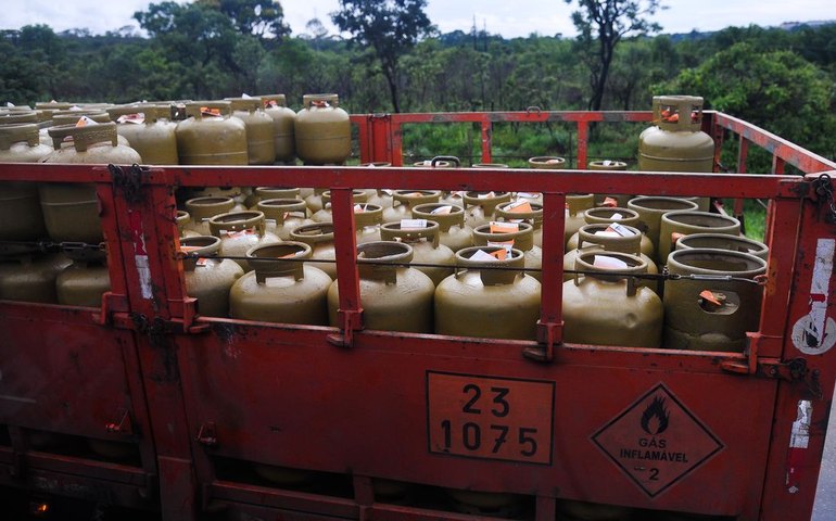 Beneficiários com NIS final 4 recebem Auxílio Gás nesta segunda-feira