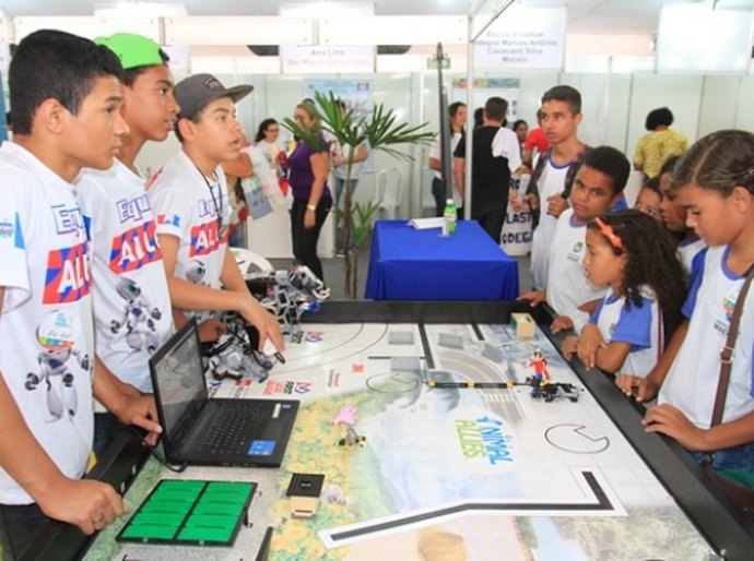 Estudantes da rede estadual apresentam projetos durante a Experiment-AL