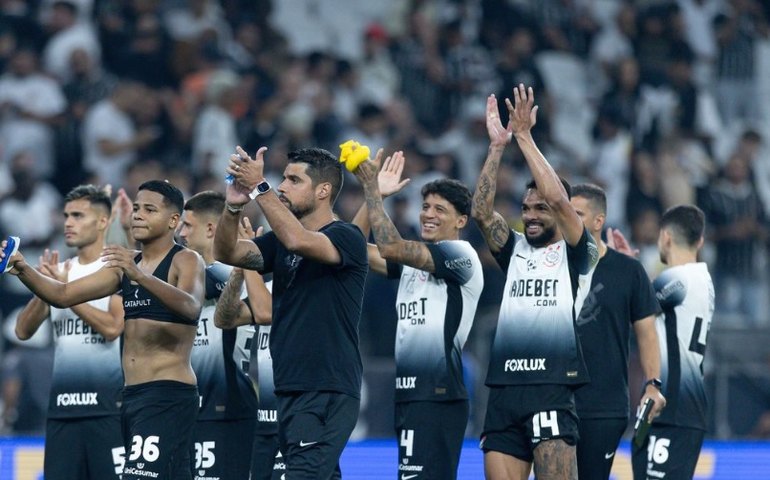 Corinthians atrasa salários de jogadores e funcionários e vê crise se aprofundar