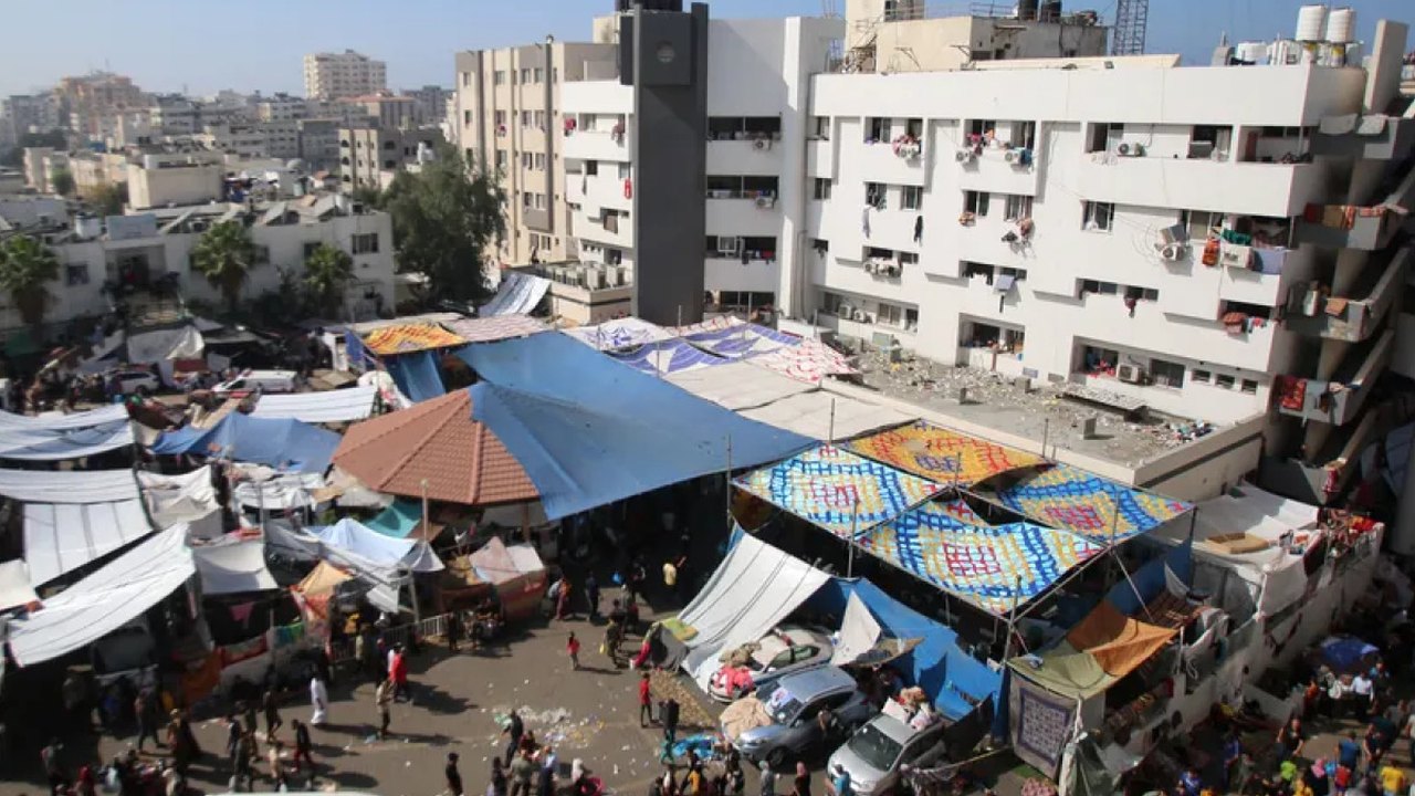 Ataques israelenses em Gaza matam dezenas de pessoas e forçam fechamento do principal hospital