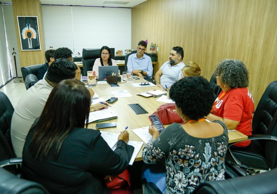 Governo de Alagoas reafirma diálogo com profissionais da Educação