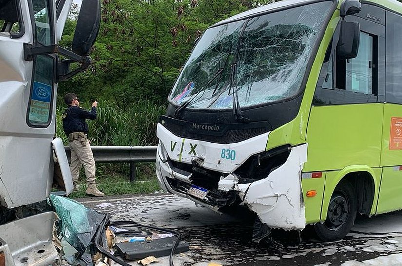 Motociclista morre em acidente envolvendo ônibus, caminhão e moto em Marechal