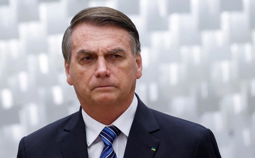 Bolsonaro é transferido para Brasília após quadro de erisipela, diz Eduardo