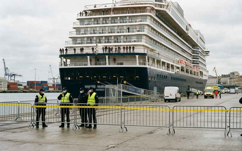 França coloca navio com 1,7 mil pessoas em quarentena após morte suspeita por norovírus