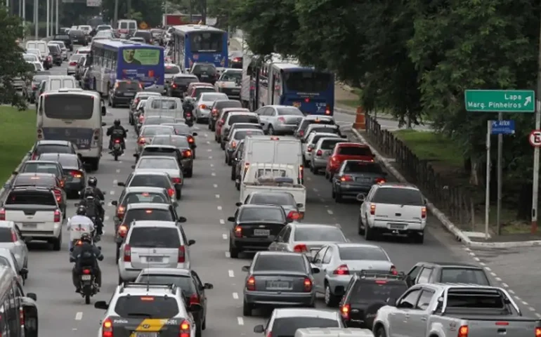 Quando volta o rodízio de veículos em SP após suspensão no final do ano?