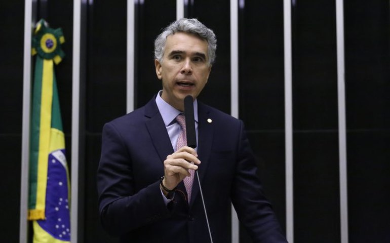 Comissão aprova estímulo à monitoria no ensino médio