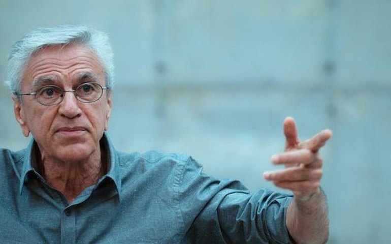Caetano Veloso faz Live de natal com músicas pedidas pelo público