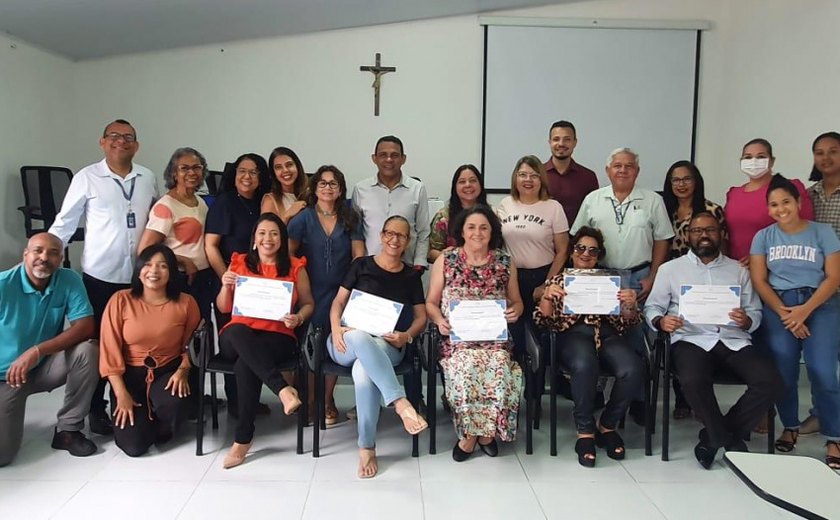 Conselho homenageia ex-integrantes por dedicação à causa assistencial em Maceió