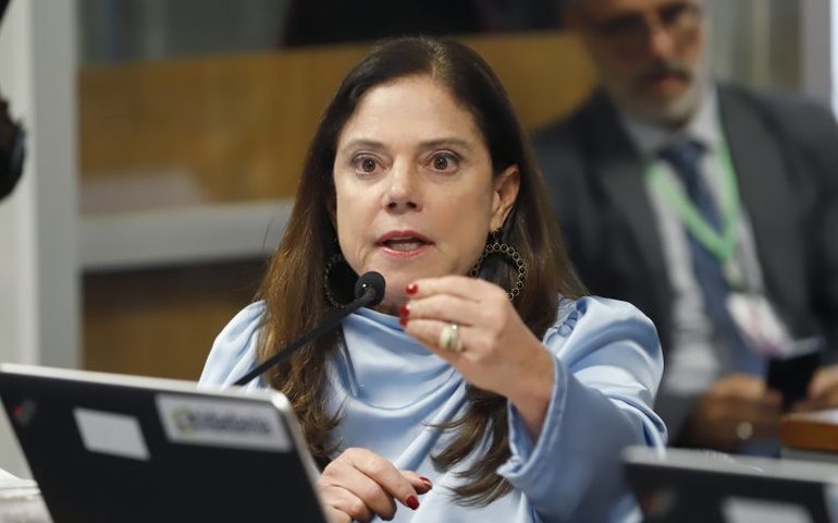 Comissão aprova projeto que garante direito à vacinação especial em domicílio para pessoas com deficiência