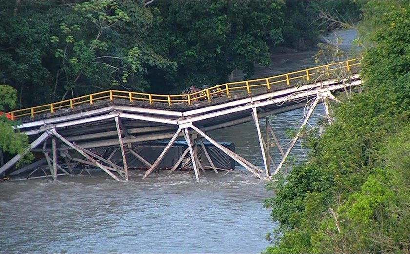 Ponte desaba na Colômbia e deixa ao menos quatro mortos; veja vídeo